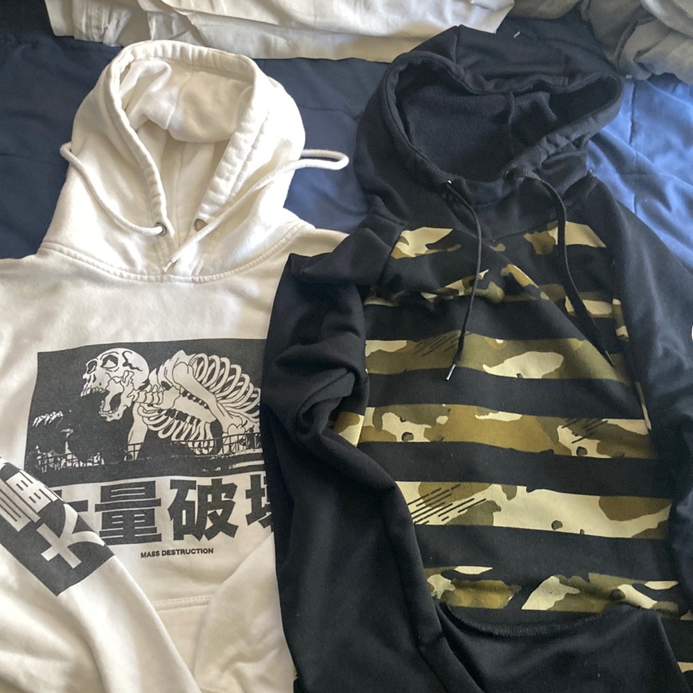 A pair of hoodies Nike and RSQ